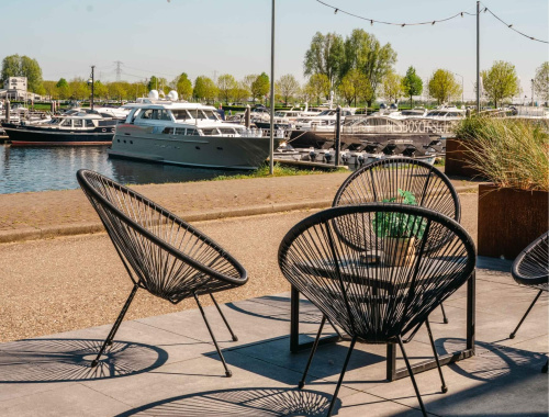 4 stoelen van Familie suite 4 personen in Hotel Biesbosch