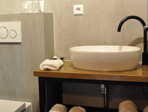 Standaard kamer havenzicht - badkamer| Hotel Biesbosch